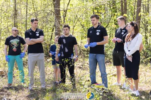 Nasadzanie lasu we współpracy z Nadleśnictwem Kielce